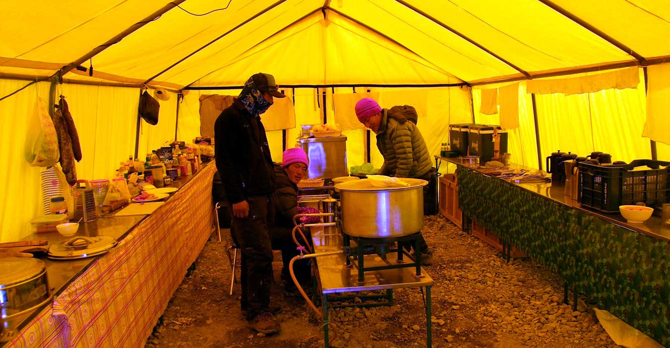 everest-base-camp-tents