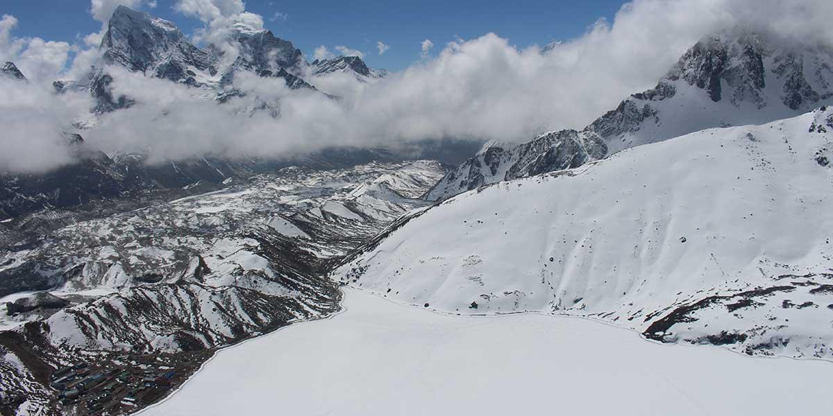 frozen-gokyo-lakes