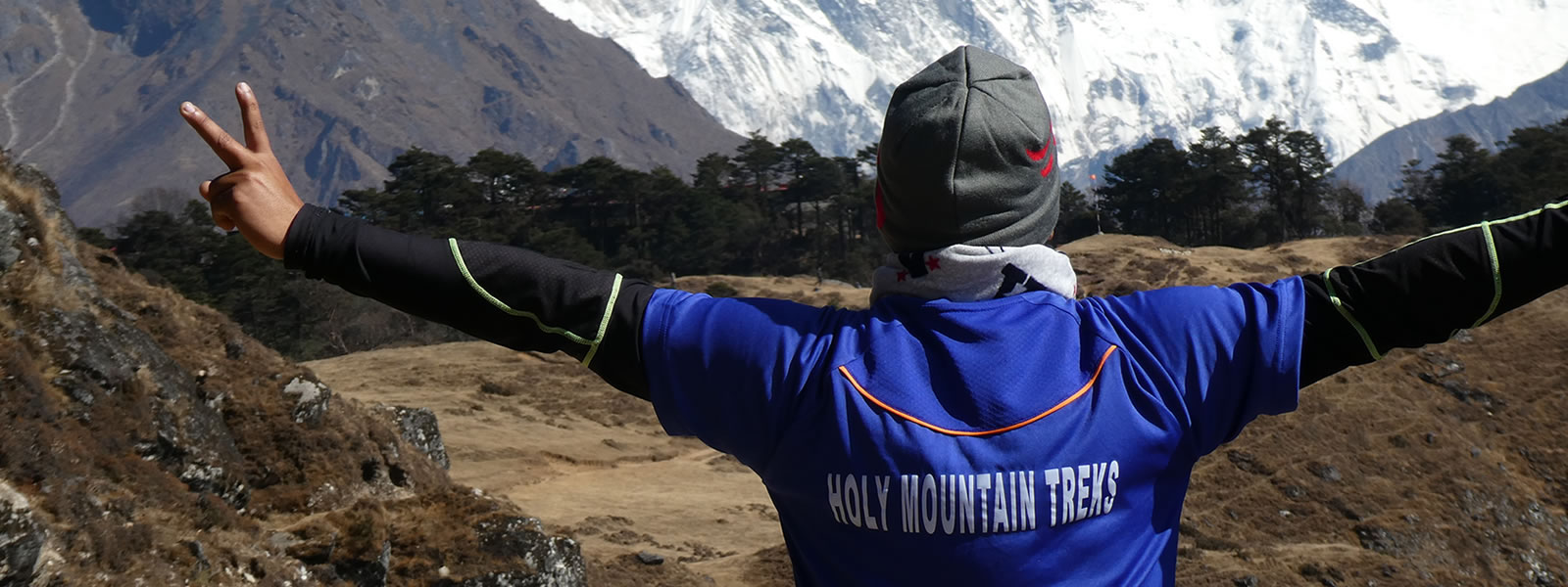 Trekker on the way to Everest View Trek in the month of January